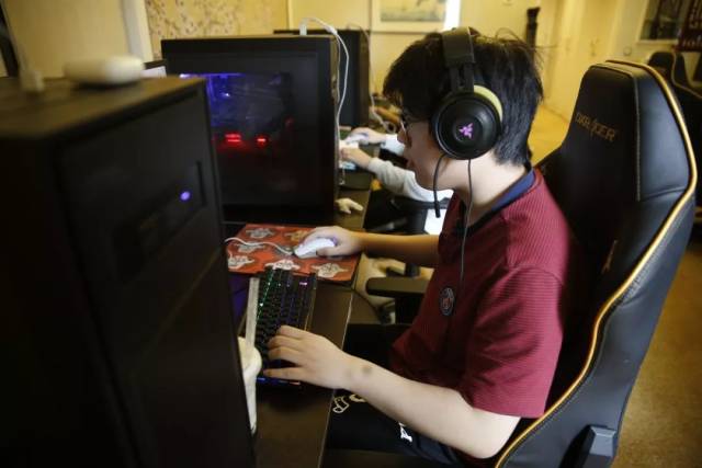 后腰之间的 后腰之间的